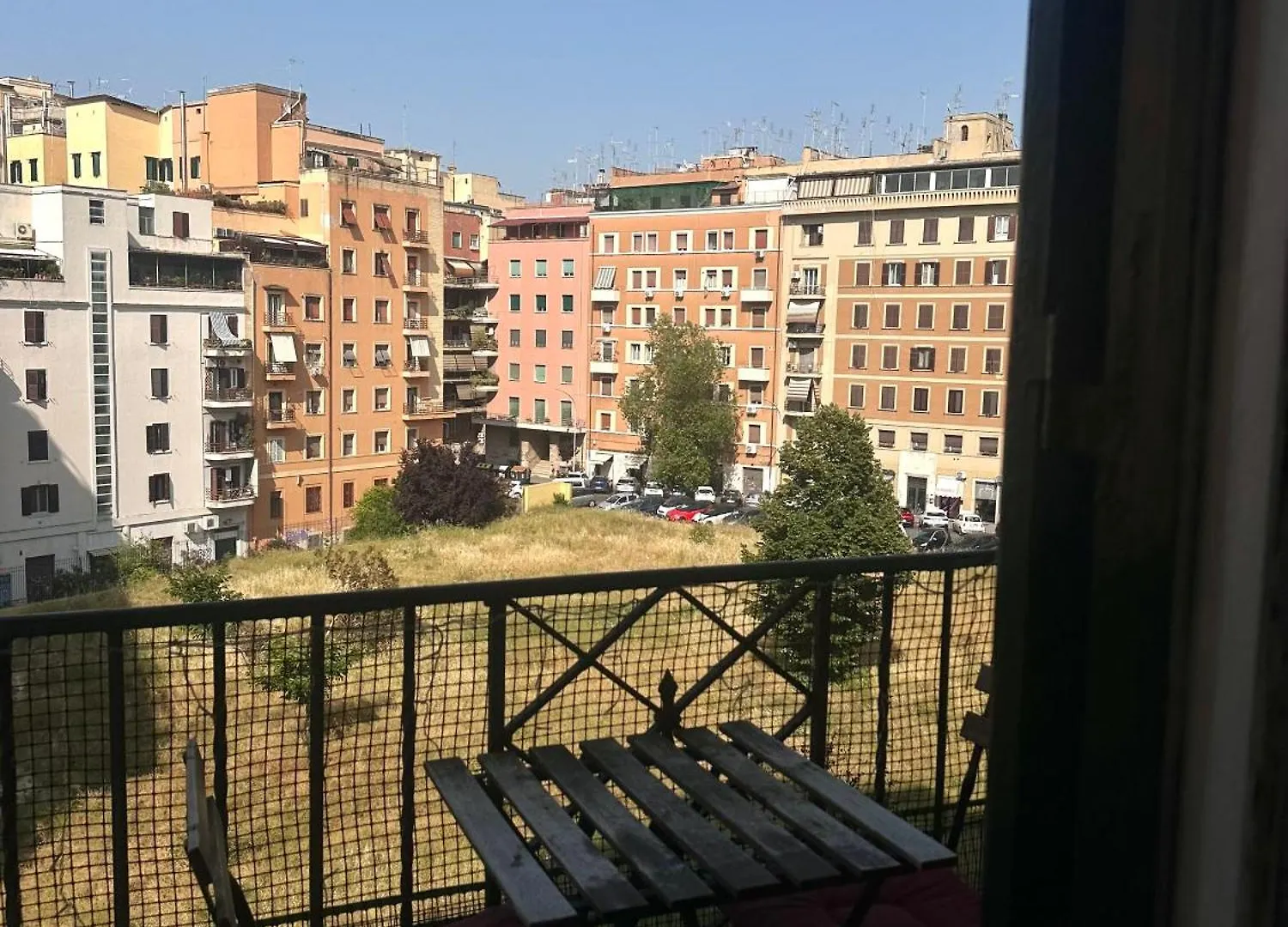 Sunny Apartment In Central روما