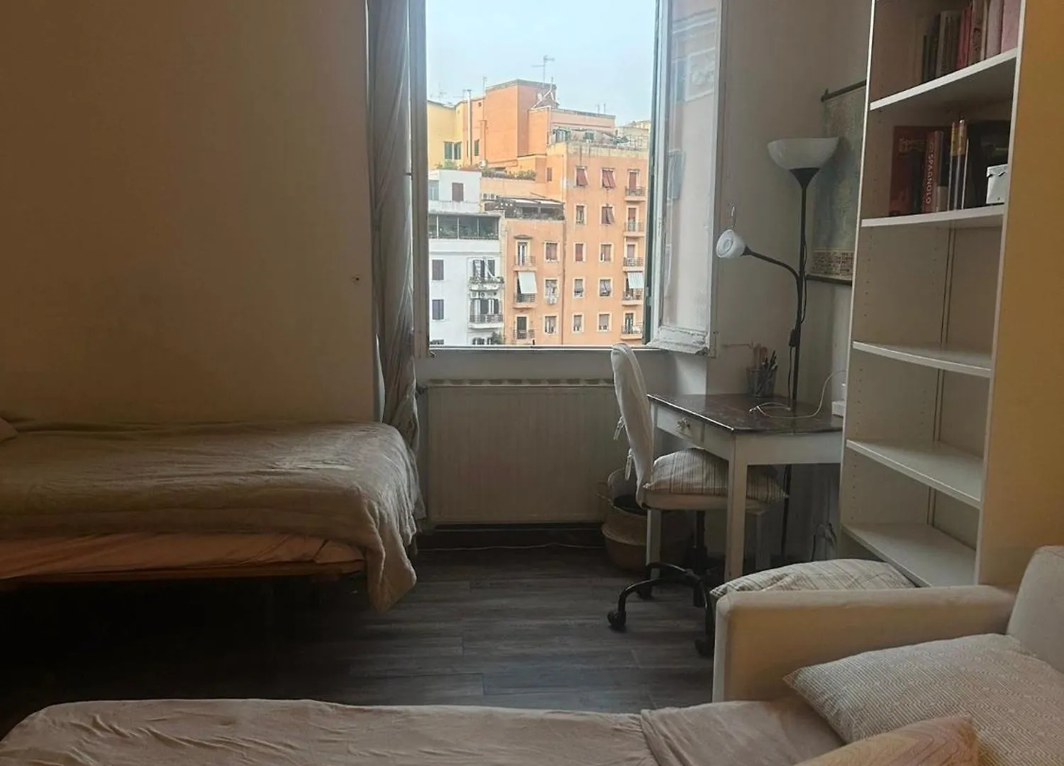 Sunny Apartment In Central Roma